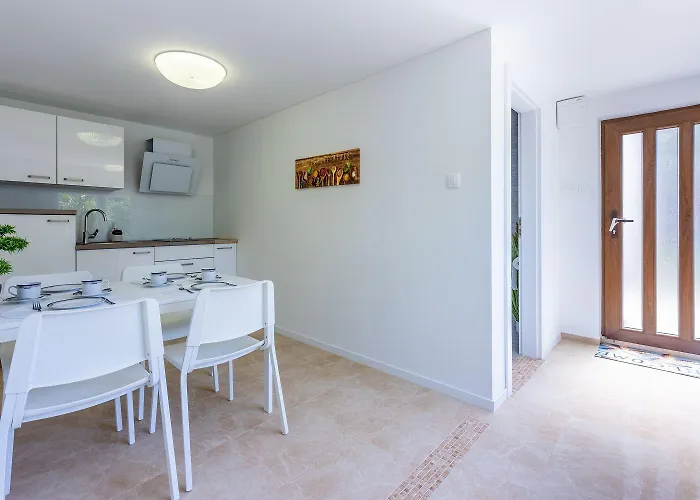 Malerisches Direkt Am Mit Lounge-bett, Privatparkplatz, Klima, Wifi Dramalj