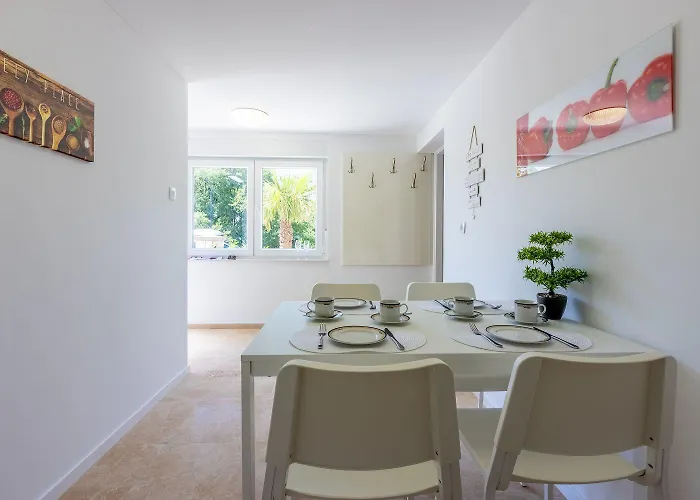 Malerisches Direkt Am Mit Lounge-bett, Privatparkplatz, Klima, Wifi Apartment Dramalj