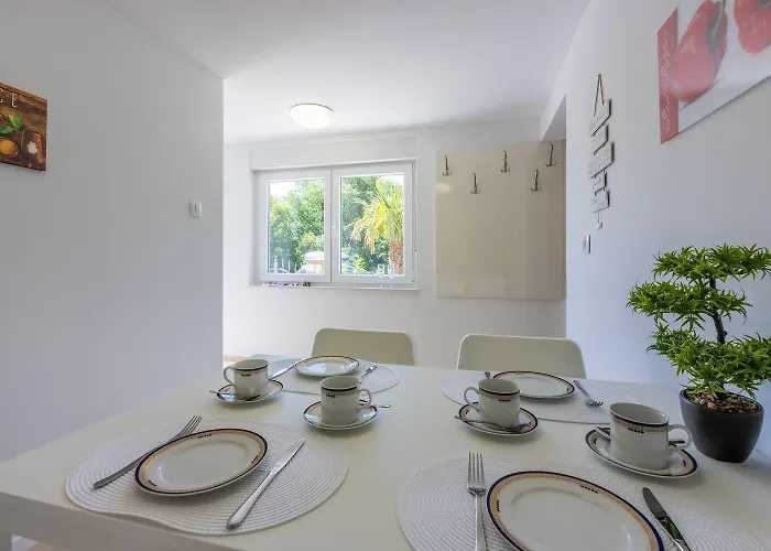 Apartment Malerisches Direkt Am Mit Lounge-bett, Privatparkplatz, Klima, Wifi Dramalj