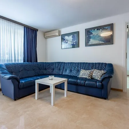 Appartement Malerisches Direkt Am Mit Lounge-bett, Privatparkplatz, Klima, Wifi Dramalj