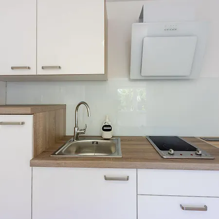 Malerisches Direkt Am Mit Lounge-bett, Privatparkplatz, Klima, Wifi Dramalj