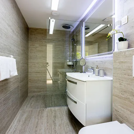 Malerisches Direkt Am Mit Lounge-bett, Privatparkplatz, Klima, Wifi Appartement Dramalj