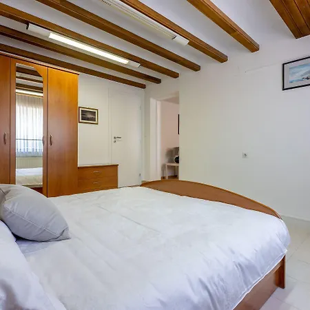 Malerisches Direkt Am Mit Lounge-bett, Privatparkplatz, Klima, Wifi Dramalj