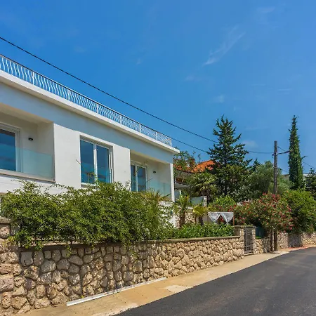 Appartement Malerisches Direkt Am Mit Lounge-bett, Privatparkplatz, Klima, Wifi Dramalj